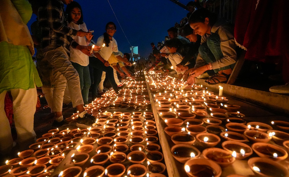 Ayodhya is illuminated by more than 22 lakh diyas Buziness Bytes